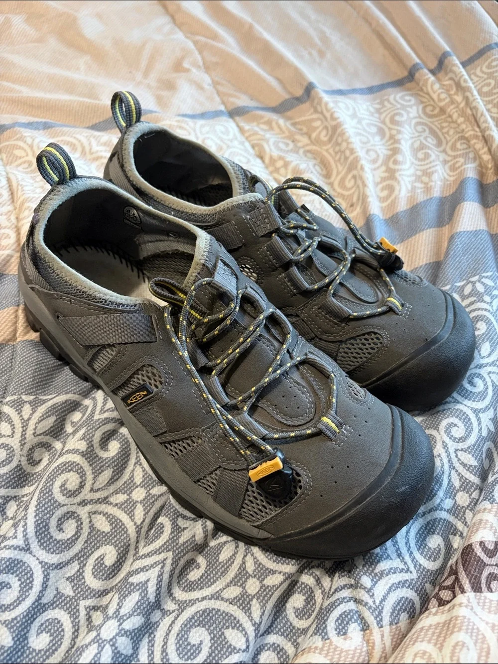 KEEN McKenzie Shoes Men's Size 9.5 Outdoor Black/Gray Waterproof Performance